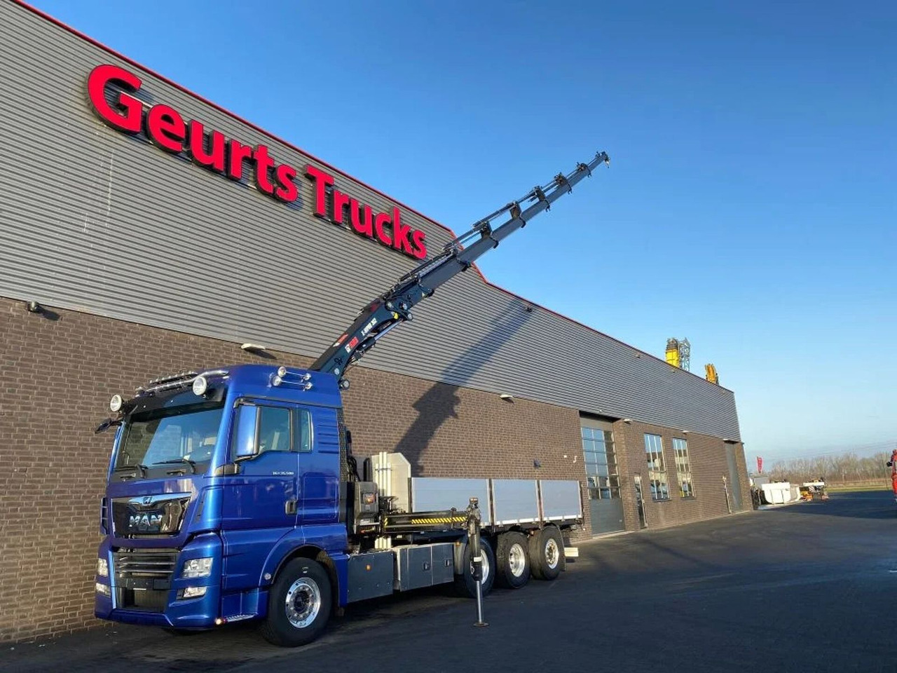 MAN TGX 35.500 8X4 TRIDEM + HIAB X-HIPRO 302 E-7 KRA - Crane truck: picture 4 MAN TGX 35.500 8X4 TRIDEM + HIAB X-HIPRO 302 E-7 KRA - Crane truck: picture 4
