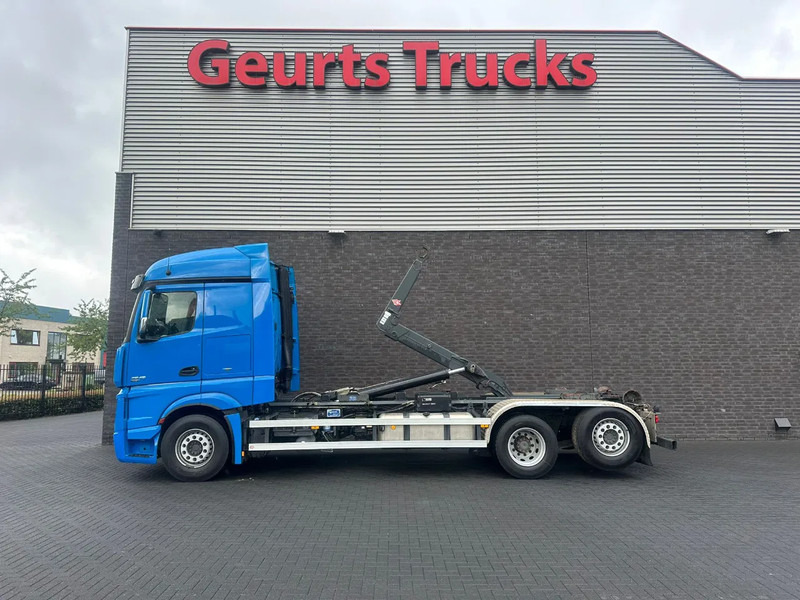 Mercedes-Benz Actros 2545 6X2 MET HIAB MULTILIFT XR21S61 HAAKARMSYSTEEM / ABROLLKIPPER / HOOKLIFT - Hook lift truck: picture 1 Mercedes-Benz Actros 2545 6X2 MET HIAB MULTILIFT XR21S61 HAAKARMSYSTEEM / ABROLLKIPPER / HOOKLIFT - Hook lift truck: picture 1