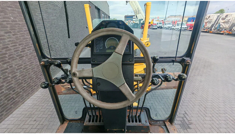 Grader New Holland RG 200 B MOTORGRADER + RIPPER FROM 2012 HOURS 4237: picture 10