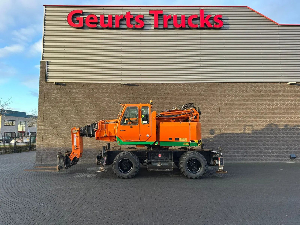 Sennebogen 608 MULTICRANE/ROUGH TERRAIN CRANE + JIB - Tower crane: picture 4 Sennebogen 608 MULTICRANE/ROUGH TERRAIN CRANE + JIB - Tower crane: picture 4