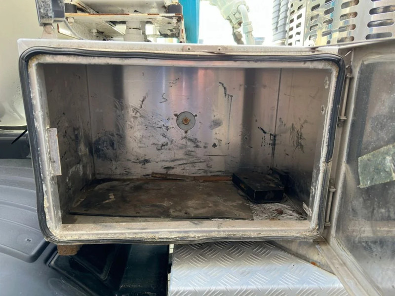 Concrete mixer truck Volvo FM 410 8X4 + STETTER 9 M3 MIXER/MISCHER + THEAM 15 M TRANSPORTBAND/BELT: picture 13