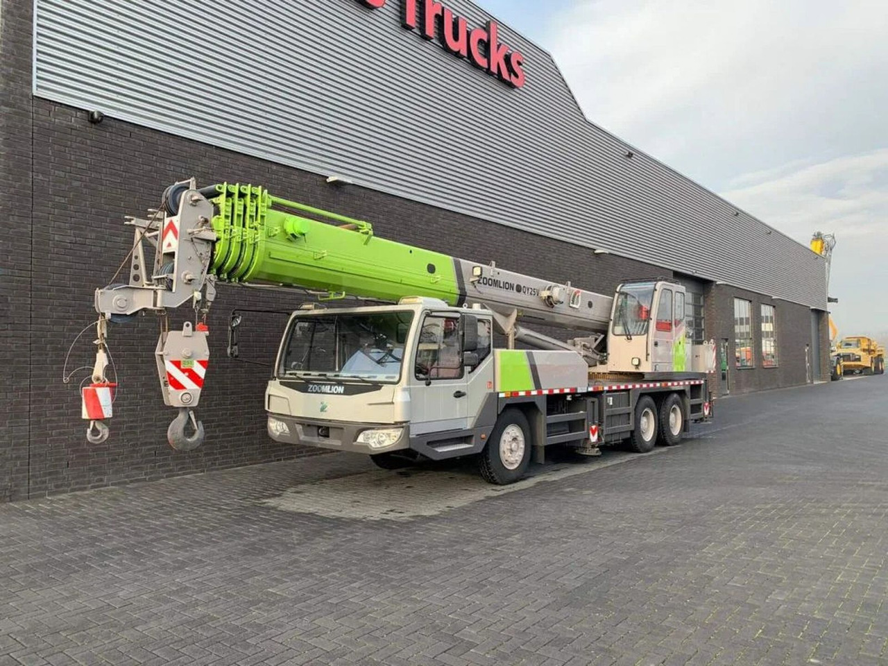 Zoomlion QY25V51.5 25 TONS CRANE/KRAN/GRUA/KRAAN - Tower crane: picture 2 Zoomlion QY25V51.5 25 TONS CRANE/KRAN/GRUA/KRAAN - Tower crane: picture 2