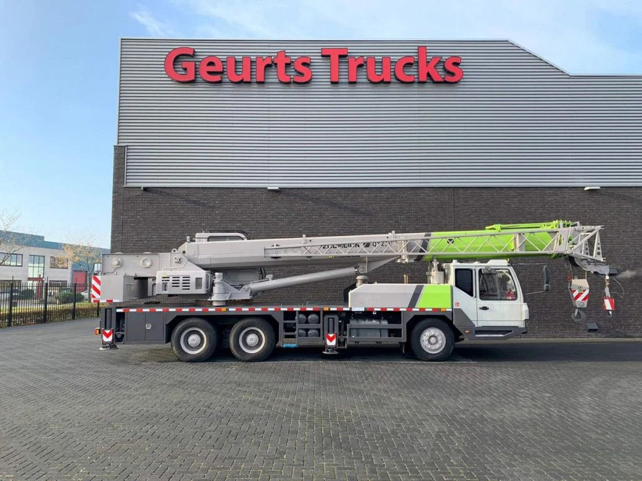 Zoomlion QY25V51.5 25 TONS CRANE/KRAN/GRUA/KRAAN - Tower crane: picture 4 Zoomlion QY25V51.5 25 TONS CRANE/KRAN/GRUA/KRAAN - Tower crane: picture 4