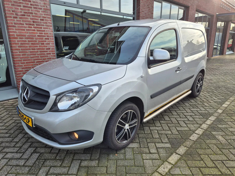 Mercedes-Benz Ctan 109 CDI 3 zitplaatsen - Small van: picture 2 Mercedes-Benz Ctan 109 CDI 3 zitplaatsen - Small van: picture 2