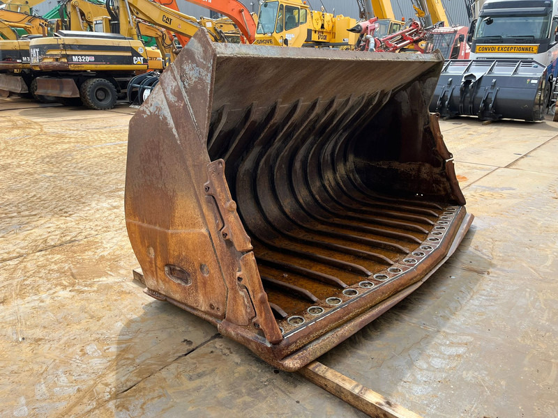 Doosan Bucket DL420-3 4500 l - Bucket: picture 4 Doosan Bucket DL420-3 4500 l - Bucket: picture 4