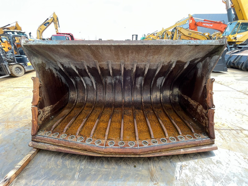 Doosan Bucket DL420-3 4500 l - Bucket: picture 3 Doosan Bucket DL420-3 4500 l - Bucket: picture 3