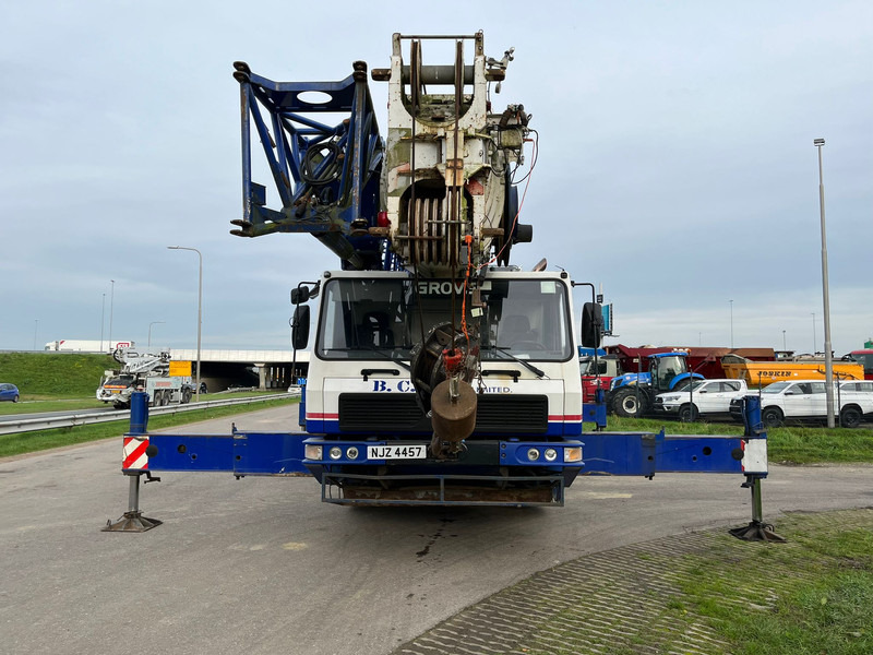 Mobile crane Grove GMK4075: picture 15