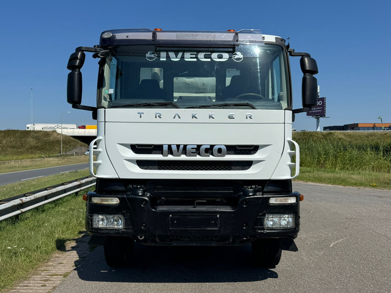 Tipper Iveco Trakker 410 6x4 Kipper: picture 8