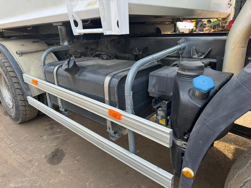 Tipper Iveco Trakker 410 6x4 Kipper: picture 16