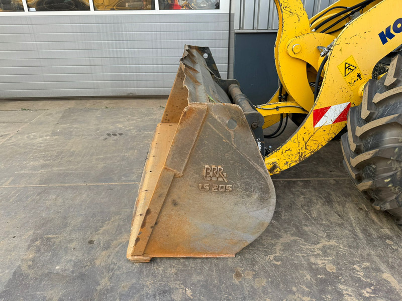 Wheel loader Komatsu WA100M-8EO - New Tires: picture 9