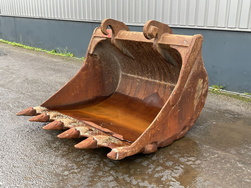 Verachtert Bucket with teeth - Bucket: picture 1 Verachtert Bucket with teeth - Bucket: picture 1