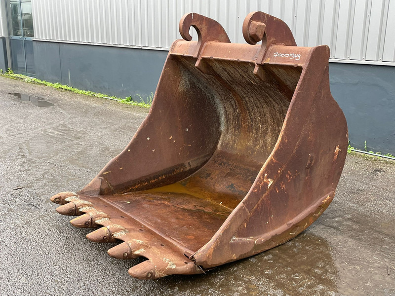 Verachtert Bucket with teeth - Bucket: picture 1 Verachtert Bucket with teeth - Bucket: picture 1