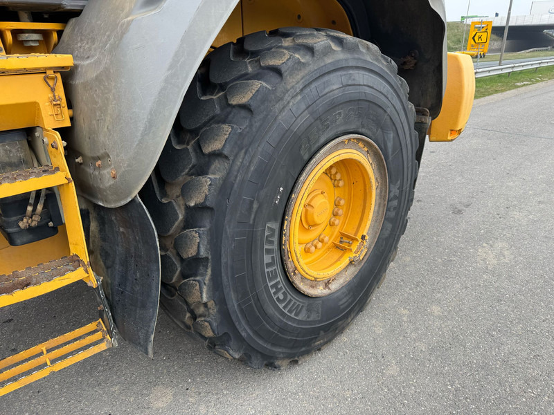 Wheel loader Volvo L110H: picture 13