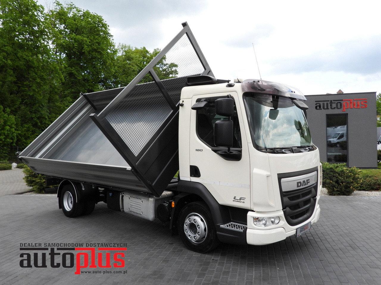 DAF LF 180 THREE-WAY TIPPER CRUISE CONTROL LED LIGHTS AUTOMATIC TRANSMISSION TWIN WHEELS AIR CONDITIONING 180HP - Tipper: picture 1 DAF LF 180 THREE-WAY TIPPER CRUISE CONTROL LED LIGHTS AUTOMATIC TRANSMISSION TWIN WHEELS AIR CONDITIONING 180HP - Tipper: picture 1