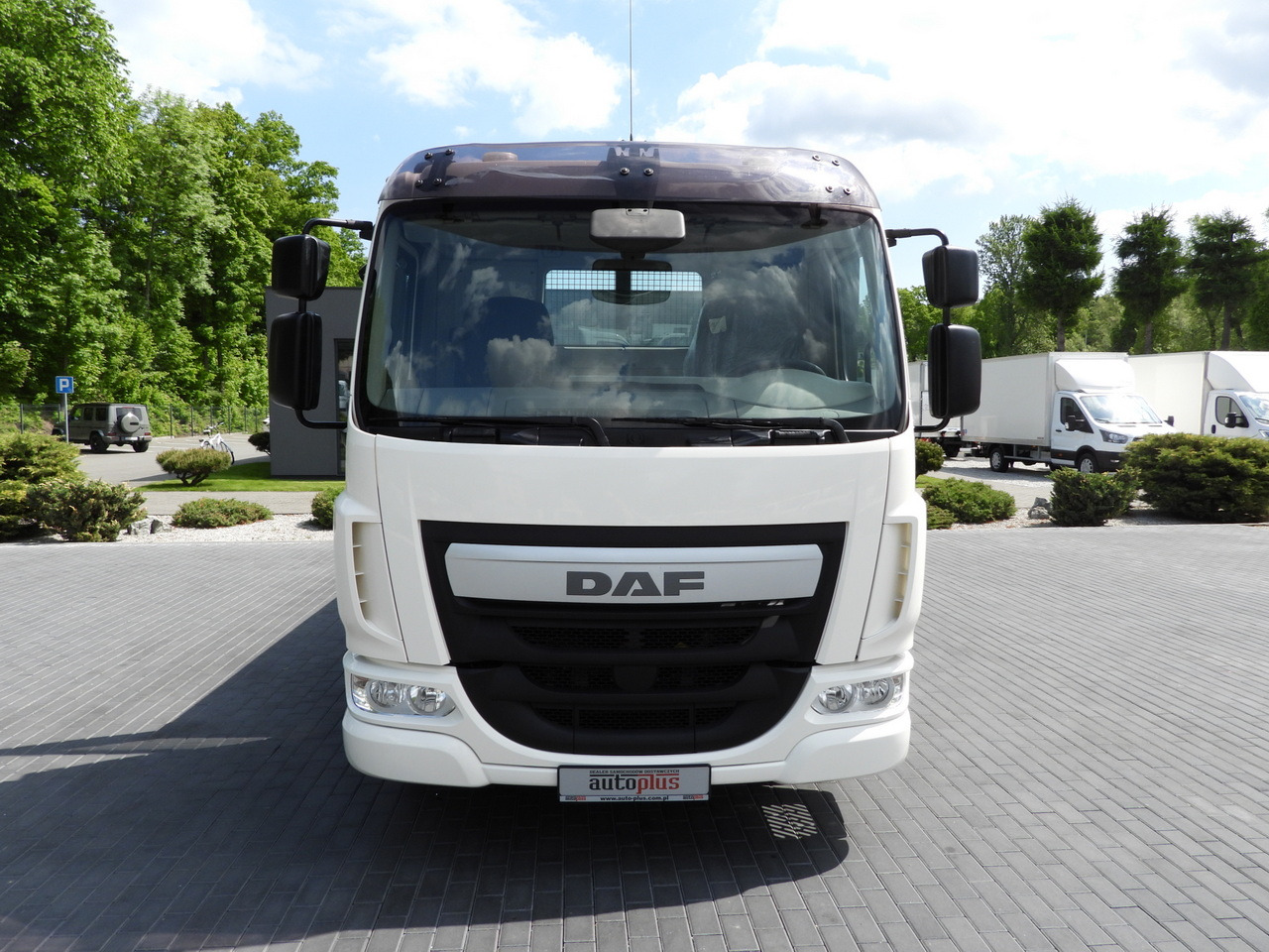 DAF LF 180 THREE-WAY TIPPER CRUISE CONTROL LED LIGHTS AUTOMATIC TRANSMISSION TWIN WHEELS AIR CONDITIONING 180HP - Tipper: picture 5 DAF LF 180 THREE-WAY TIPPER CRUISE CONTROL LED LIGHTS AUTOMATIC TRANSMISSION TWIN WHEELS AIR CONDITIONING 180HP - Tipper: picture 5
