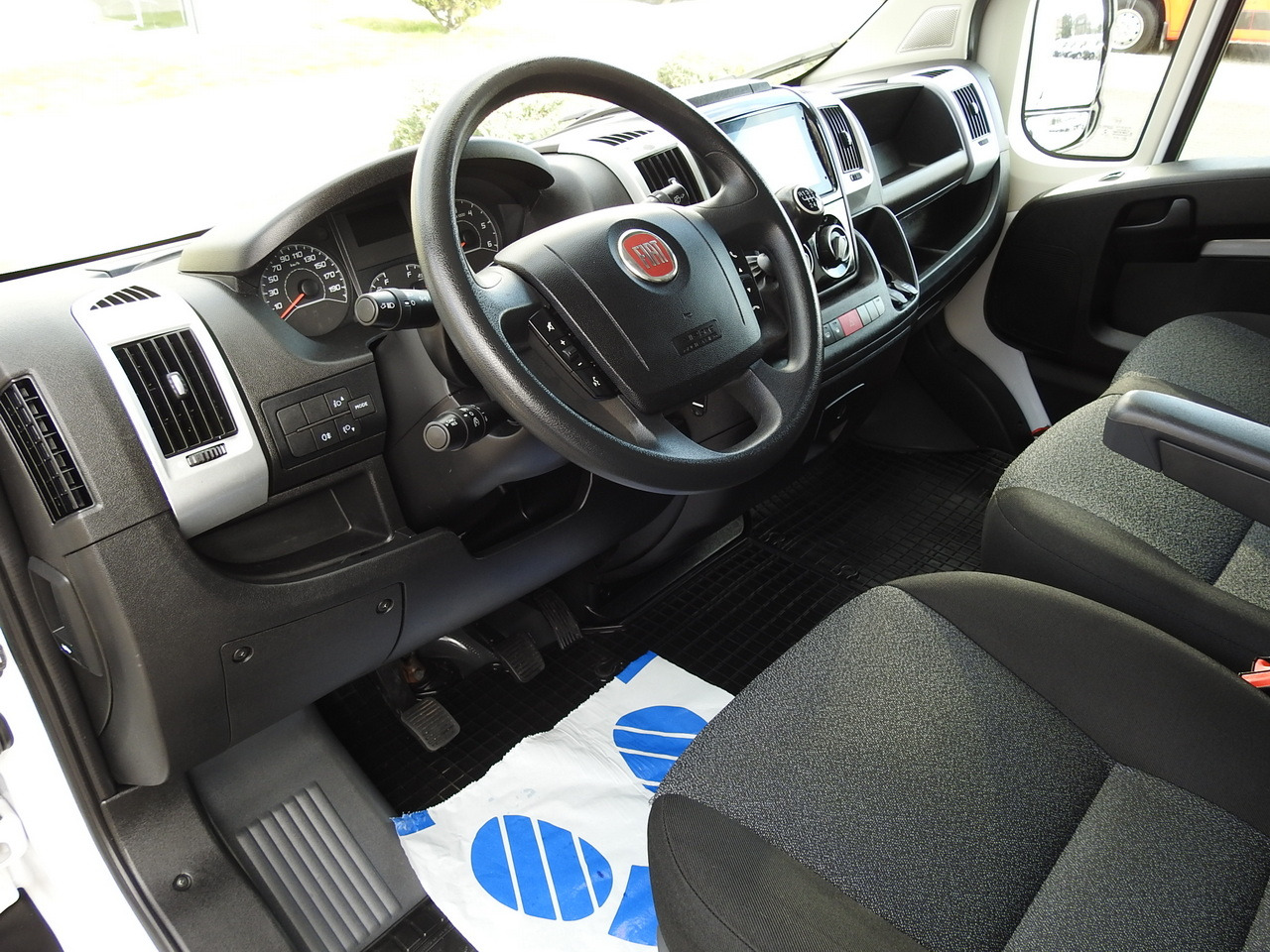 FIAT DUCATO  BOX LIFT 8 PALLETS CRUISE CONTROL NAVIGATION LED LIGHTS AIR CONDITIONING  130HP - Refrigerated van: picture 2 FIAT DUCATO  BOX LIFT 8 PALLETS CRUISE CONTROL NAVIGATION LED LIGHTS AIR CONDITIONING  130HP - Refrigerated van: picture 2