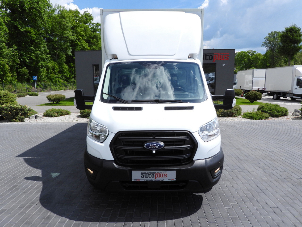 FORD TRANSIT BOX LIFT 8 PALLETS CRUISE CONTROL LED LIGHTS AIR CONDITIONING 130HP - Box van: picture 5 FORD TRANSIT BOX LIFT 8 PALLETS CRUISE CONTROL LED LIGHTS AIR CONDITIONING 130HP - Box van: picture 5