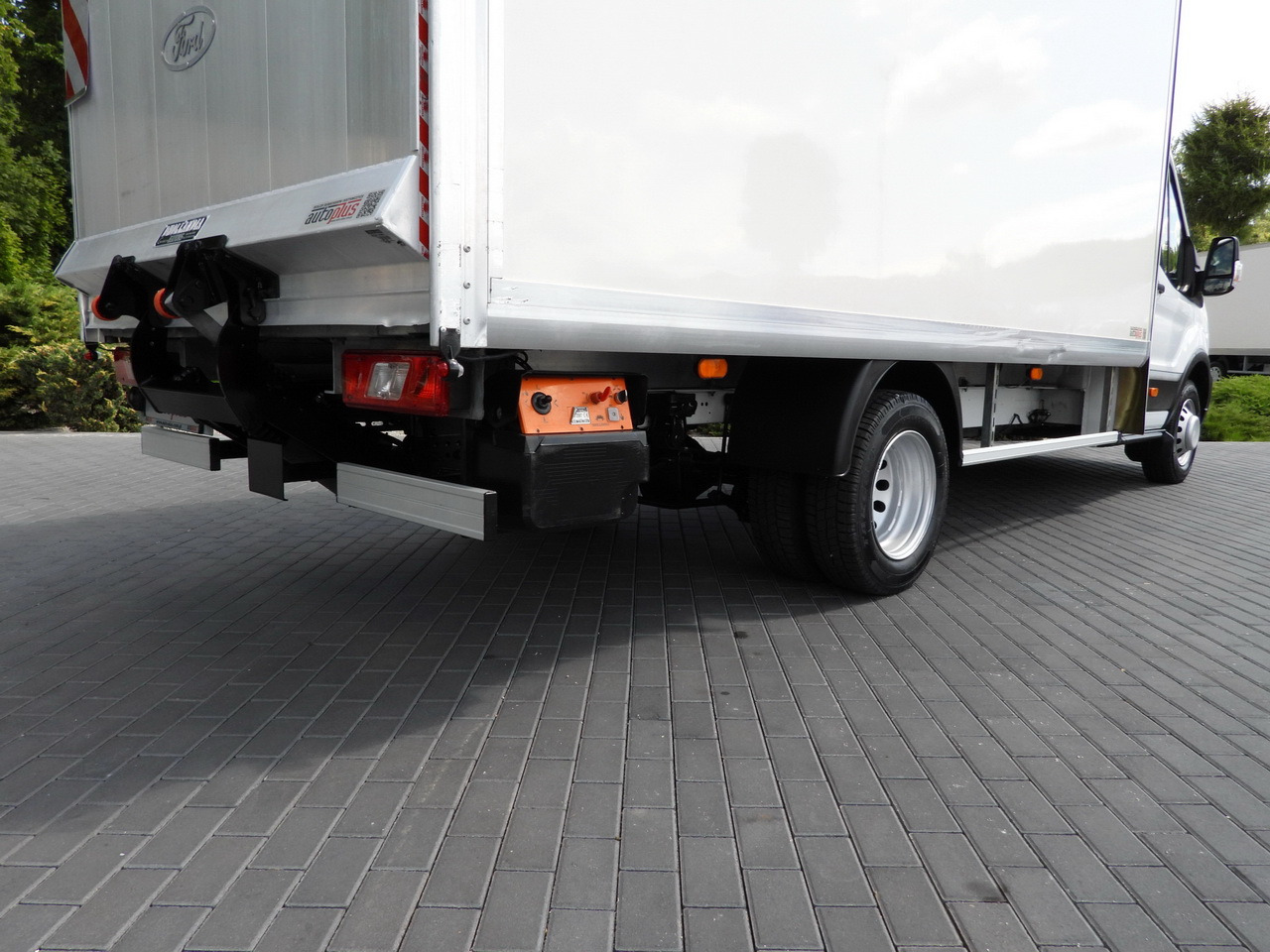 Lease a FORD TRANSIT BOX LIFT 8 PALLETS CRUISE CONTROL LED LIGHTS TWIN WHEELS AIR CONDITIONING 130HP FORD TRANSIT BOX LIFT 8 PALLETS CRUISE CONTROL LED LIGHTS TWIN WHEELS AIR CONDITIONING 130HP: picture 20 Lease a FORD TRANSIT BOX LIFT 8 PALLETS CRUISE CONTROL LED LIGHTS TWIN WHEELS AIR CONDITIONING 130HP FORD TRANSIT BOX LIFT 8 PALLETS CRUISE CONTROL LED LIGHTS TWIN WHEELS AIR CONDITIONING 130HP: picture 20