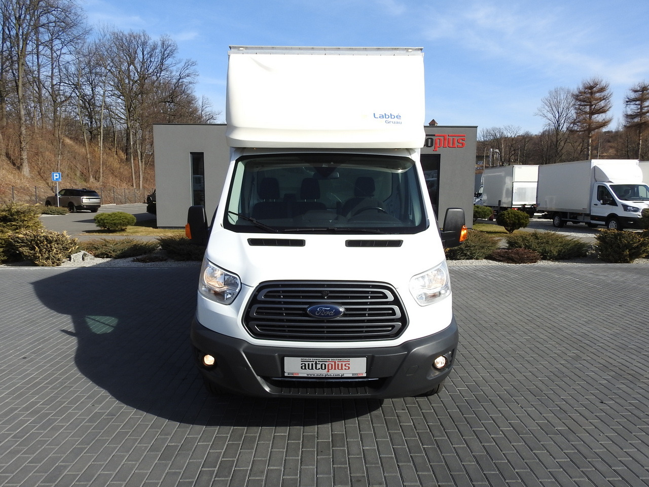 FORD TRANSIT BOX LIFT 8 PALLETS CRUISE CONTROL LED LIGHTS TWIN WHEELS AIR CONDITIONING 170HP - Box van: picture 5 FORD TRANSIT BOX LIFT 8 PALLETS CRUISE CONTROL LED LIGHTS TWIN WHEELS AIR CONDITIONING 170HP - Box van: picture 5