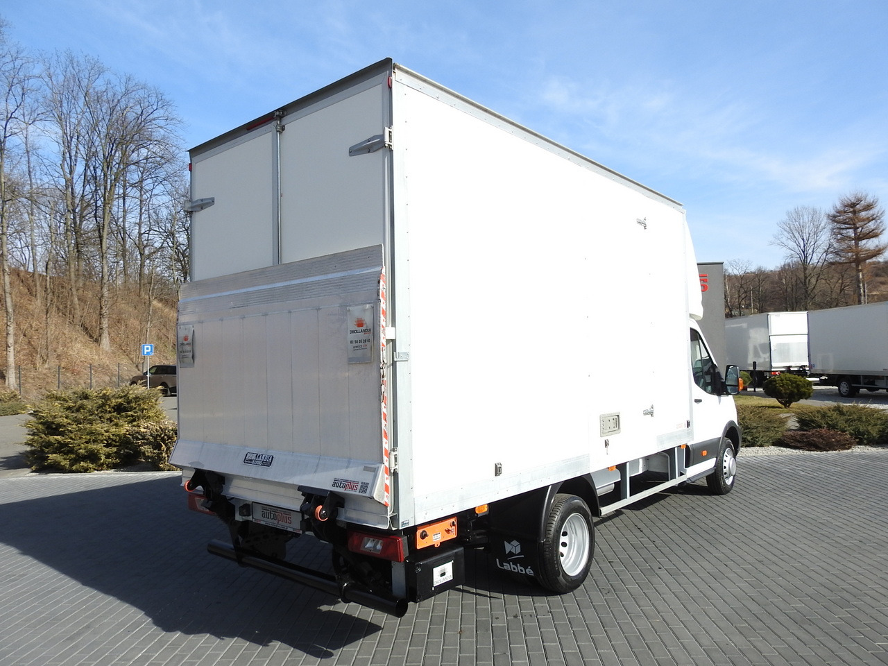 FORD TRANSIT BOX LIFT 8 PALLETS CRUISE CONTROL LED LIGHTS TWIN WHEELS AIR CONDITIONING 170HP - Box van: picture 3 FORD TRANSIT BOX LIFT 8 PALLETS CRUISE CONTROL LED LIGHTS TWIN WHEELS AIR CONDITIONING 170HP - Box van: picture 3