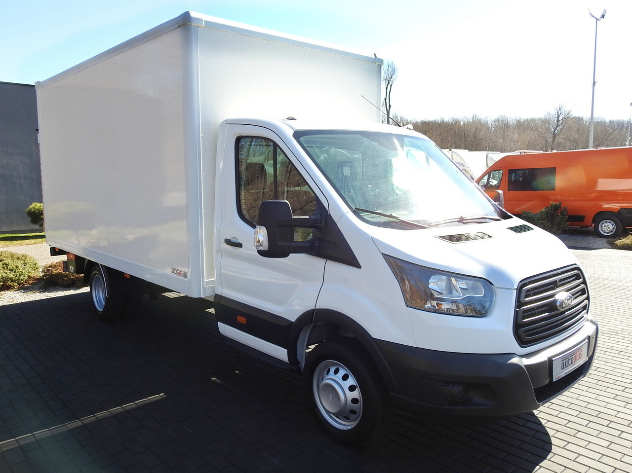 FORD TRANSIT  BOX LIFT 8 PALLETS TWIN WHEELS AIR CONDITIONING  130HP - Refrigerated van: picture 4 FORD TRANSIT  BOX LIFT 8 PALLETS TWIN WHEELS AIR CONDITIONING  130HP - Refrigerated van: picture 4