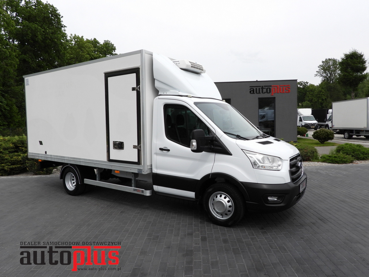 FORD TRANSIT BOX / REFRIGERATOR BOX 5*C / CRUISE CONTROL LED LIGHTS TWIN WHEELS AIR CONDITIONING 130HP - Box van: picture 1 FORD TRANSIT BOX / REFRIGERATOR BOX 5*C / CRUISE CONTROL LED LIGHTS TWIN WHEELS AIR CONDITIONING 130HP - Box van: picture 1