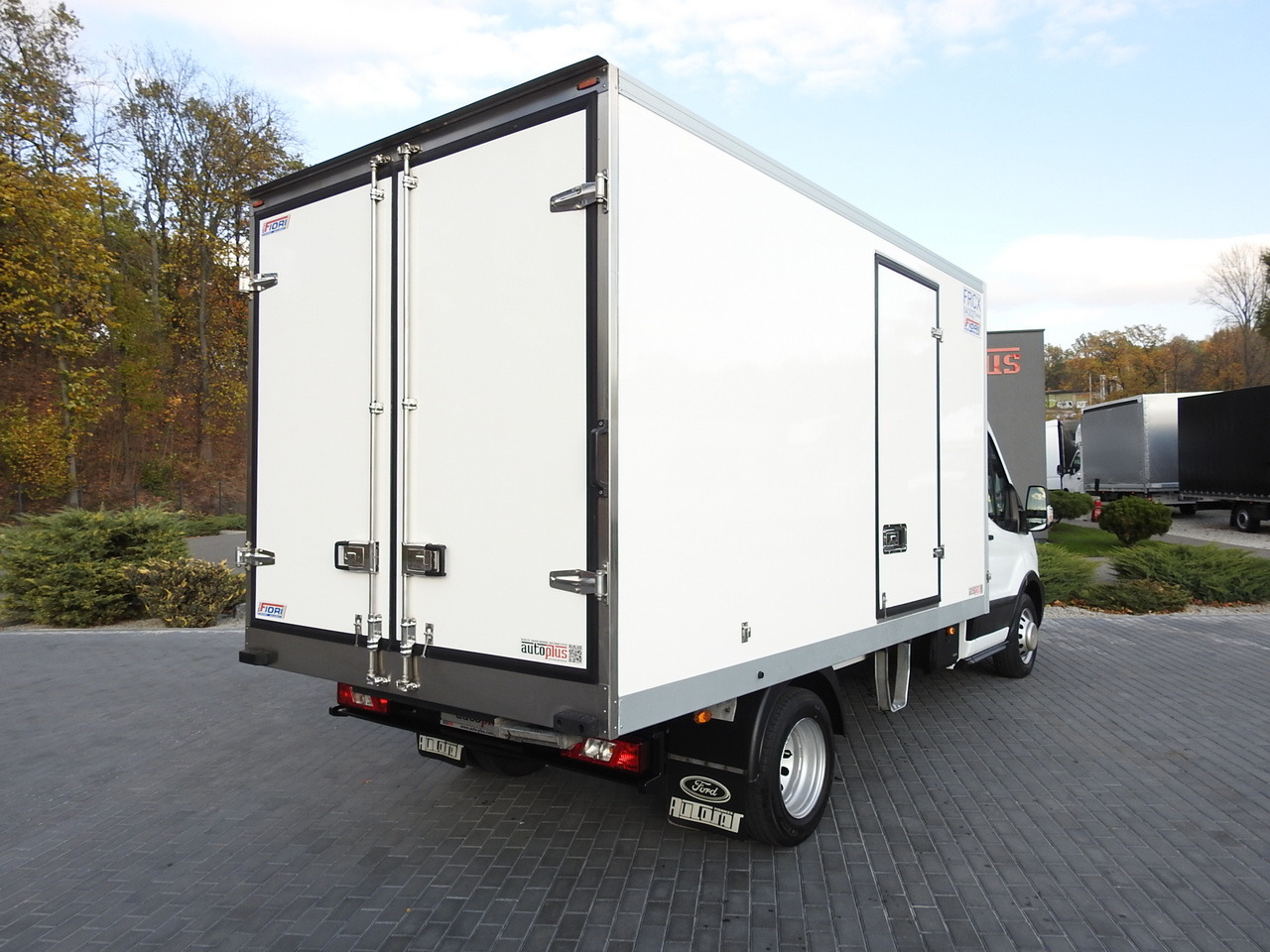 FORD TRANSIT REGRIGERATOR BOX -10*C POWER SUPPLY 230V CRUISE CONTROL AIR CONDITIONING LED LIGHTS PNEUMATICS TWIN WHEELS 130HP - Refrigerated van: picture 3 FORD TRANSIT REGRIGERATOR BOX -10*C POWER SUPPLY 230V CRUISE CONTROL AIR CONDITIONING LED LIGHTS PNEUMATICS TWIN WHEELS 130HP - Refrigerated van: picture 3