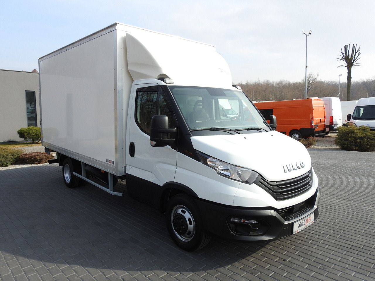 IVECO DAILY 35C16 BOX LIFT 8 PALLETS CRUISE CONTROL TWIN WHEELS AIR CONDITIONING 160HP - Box van: picture 4 IVECO DAILY 35C16 BOX LIFT 8 PALLETS CRUISE CONTROL TWIN WHEELS AIR CONDITIONING 160HP - Box van: picture 4