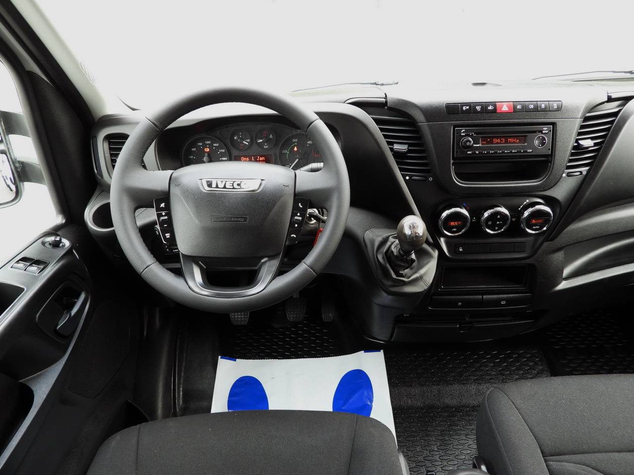 Combi van IVECO DAILY 35C17 STAKE BODY DOUBLE CABIN DOKA 7 SEATS CRUISE CONTROL TWIN WHEELS AIR CONDITIONING  170HP: picture 29 Combi van IVECO DAILY 35C17 STAKE BODY DOUBLE CABIN DOKA 7 SEATS CRUISE CONTROL TWIN WHEELS AIR CONDITIONING  170HP: picture 29