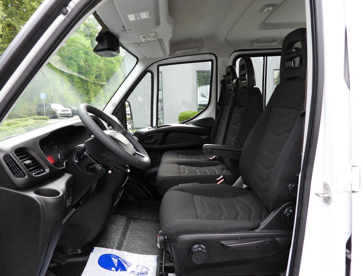 Combi van IVECO DAILY 35C17 STAKE BODY DOUBLE CABIN DOKA 7 SEATS CRUISE CONTROL TWIN WHEELS AIR CONDITIONING  170HP: picture 24 Combi van IVECO DAILY 35C17 STAKE BODY DOUBLE CABIN DOKA 7 SEATS CRUISE CONTROL TWIN WHEELS AIR CONDITIONING  170HP: picture 24