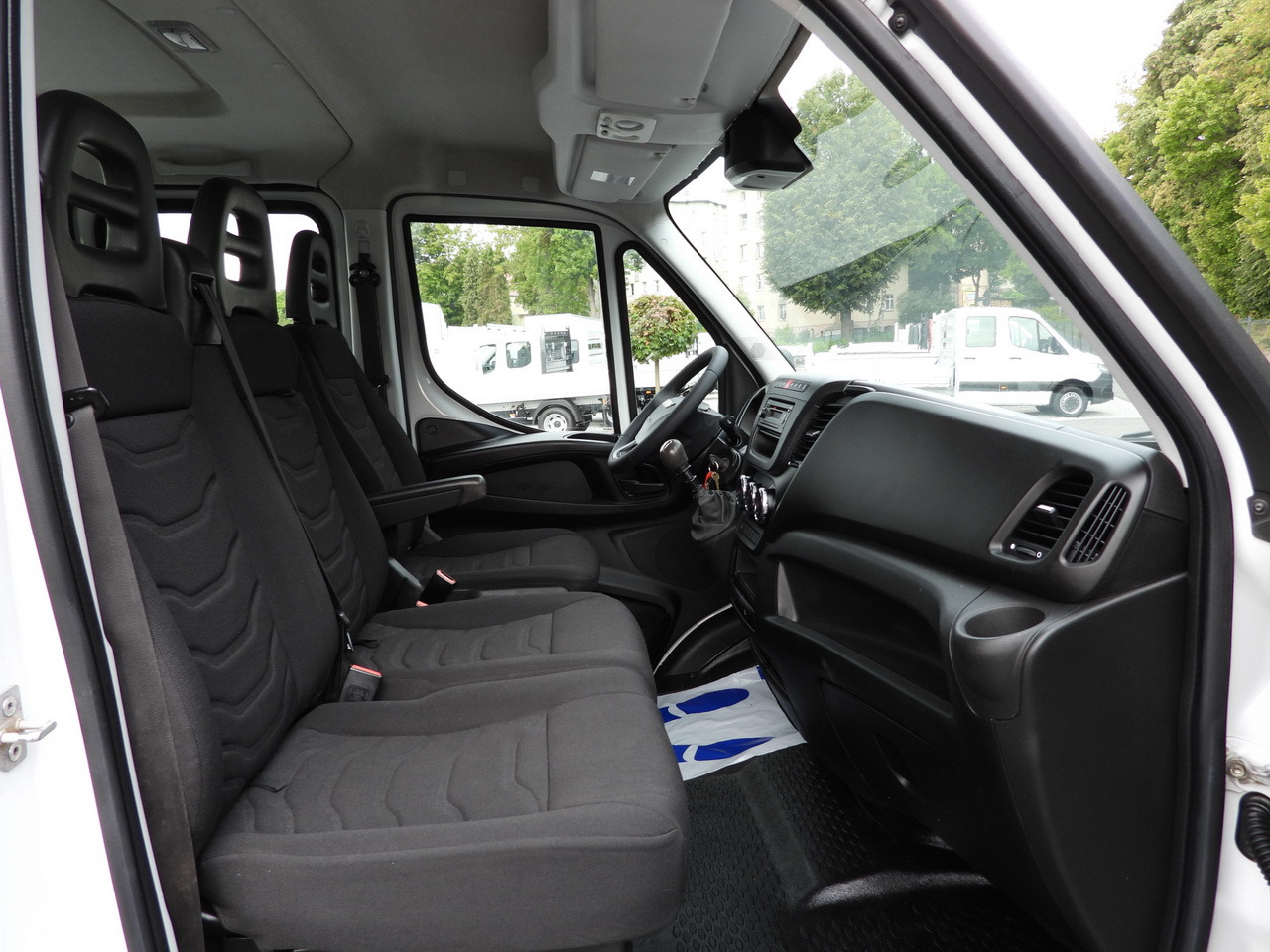 Combi van IVECO DAILY 35C17 STAKE BODY DOUBLE CABIN DOKA 7 SEATS CRUISE CONTROL TWIN WHEELS AIR CONDITIONING  170HP: picture 35 Combi van IVECO DAILY 35C17 STAKE BODY DOUBLE CABIN DOKA 7 SEATS CRUISE CONTROL TWIN WHEELS AIR CONDITIONING  170HP: picture 35