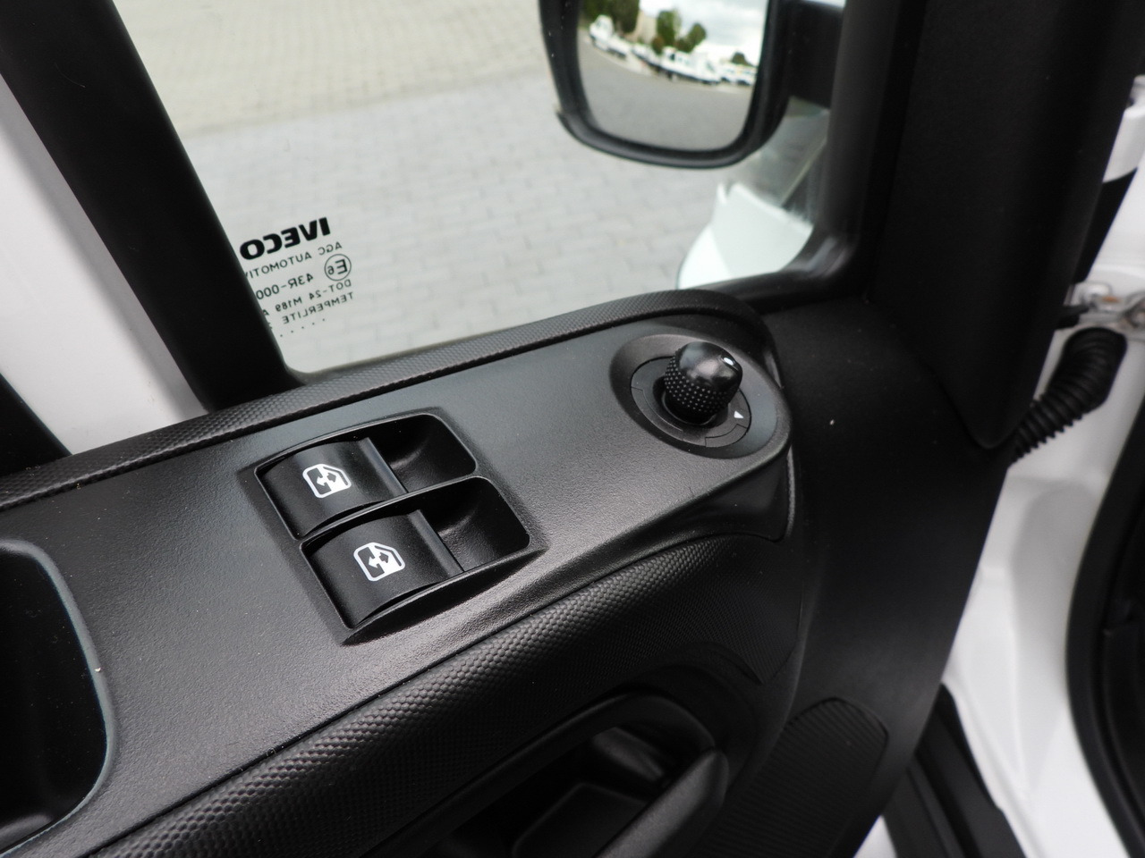 Combi van IVECO DAILY 35C17 STAKE BODY DOUBLE CABIN DOKA 7 SEATS CRUISE CONTROL TWIN WHEELS AIR CONDITIONING  170HP: picture 28 Combi van IVECO DAILY 35C17 STAKE BODY DOUBLE CABIN DOKA 7 SEATS CRUISE CONTROL TWIN WHEELS AIR CONDITIONING  170HP: picture 28