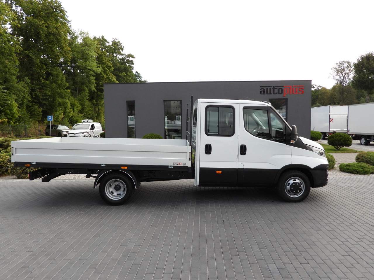 Combi van IVECO DAILY 35C17 STAKE BODY DOUBLE CABIN DOKA 7 SEATS CRUISE CONTROL TWIN WHEELS AIR CONDITIONING  170HP: picture 7 Combi van IVECO DAILY 35C17 STAKE BODY DOUBLE CABIN DOKA 7 SEATS CRUISE CONTROL TWIN WHEELS AIR CONDITIONING  170HP: picture 7