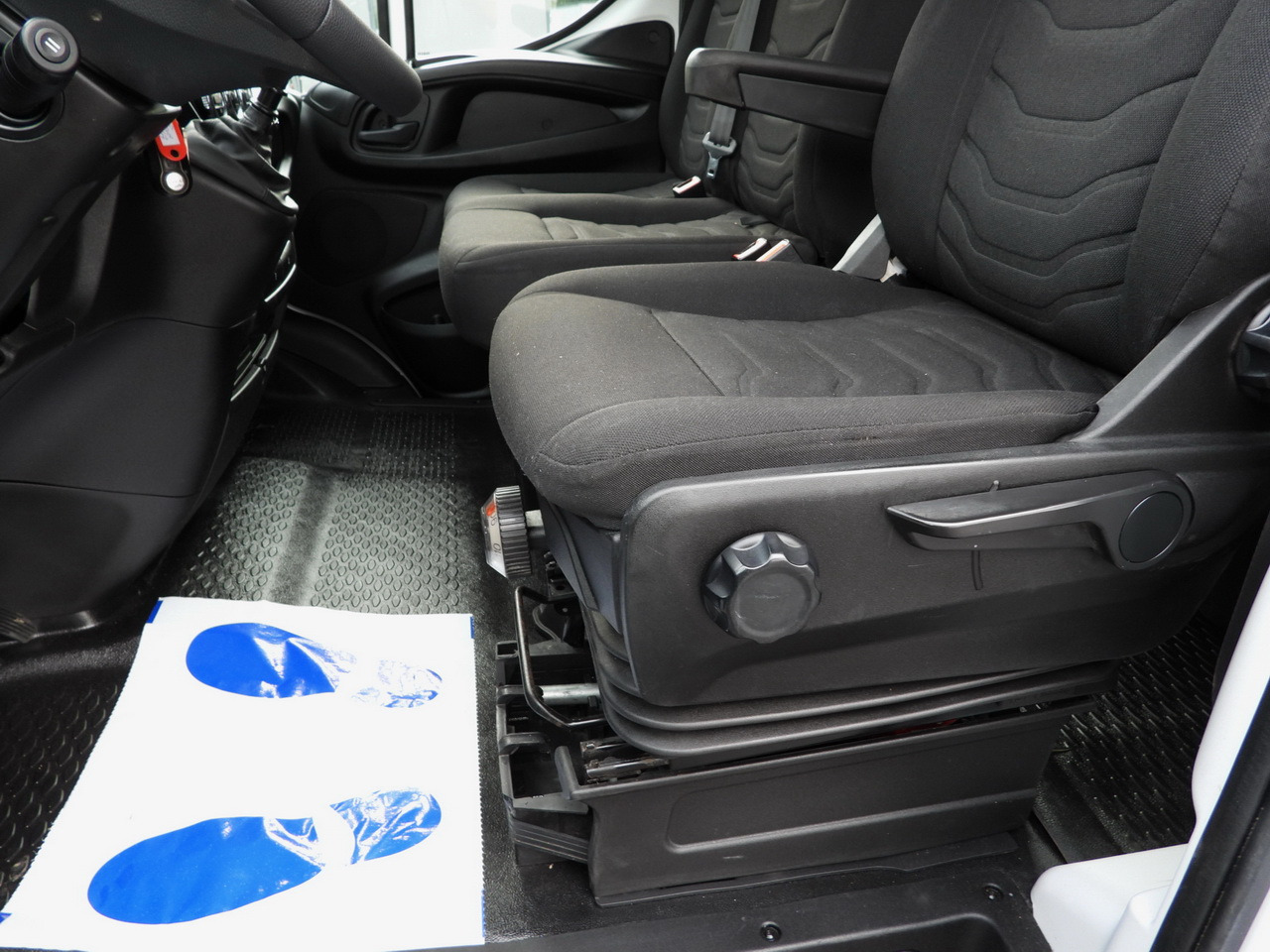 Combi van IVECO DAILY 35C17 STAKE BODY DOUBLE CABIN DOKA 7 SEATS CRUISE CONTROL TWIN WHEELS AIR CONDITIONING  170HP: picture 25 Combi van IVECO DAILY 35C17 STAKE BODY DOUBLE CABIN DOKA 7 SEATS CRUISE CONTROL TWIN WHEELS AIR CONDITIONING  170HP: picture 25