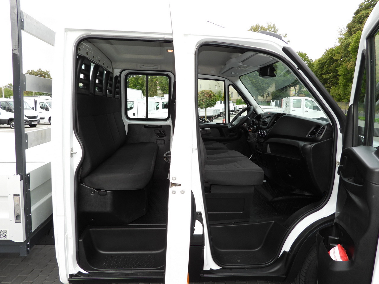 Combi van IVECO DAILY 35C17 STAKE BODY DOUBLE CABIN DOKA 7 SEATS CRUISE CONTROL TWIN WHEELS AIR CONDITIONING  170HP: picture 37 Combi van IVECO DAILY 35C17 STAKE BODY DOUBLE CABIN DOKA 7 SEATS CRUISE CONTROL TWIN WHEELS AIR CONDITIONING  170HP: picture 37
