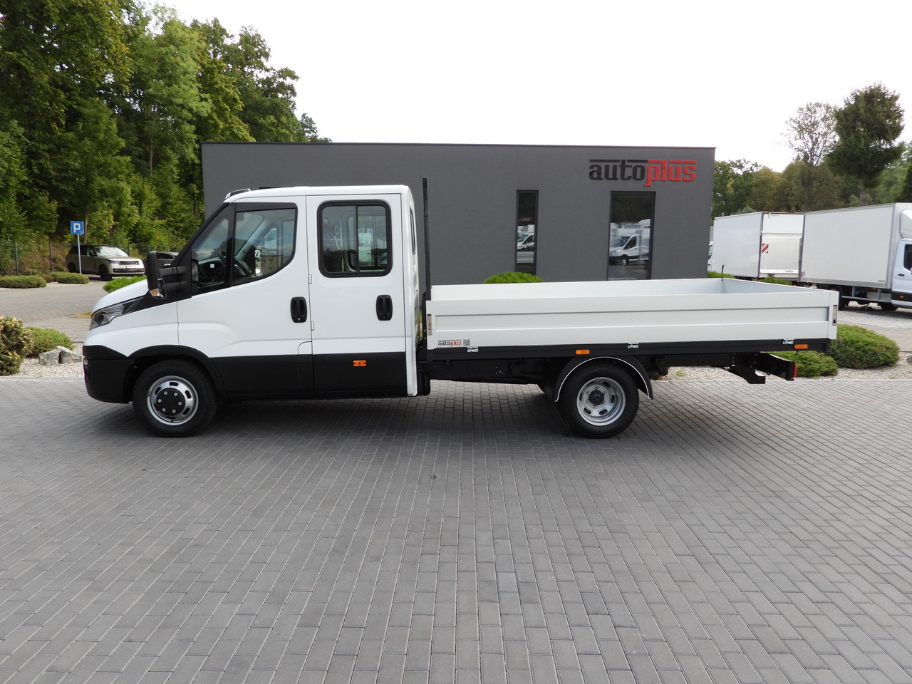 Combi van IVECO DAILY 35C17 STAKE BODY DOUBLE CABIN DOKA 7 SEATS CRUISE CONTROL TWIN WHEELS AIR CONDITIONING  170HP: picture 8 Combi van IVECO DAILY 35C17 STAKE BODY DOUBLE CABIN DOKA 7 SEATS CRUISE CONTROL TWIN WHEELS AIR CONDITIONING  170HP: picture 8