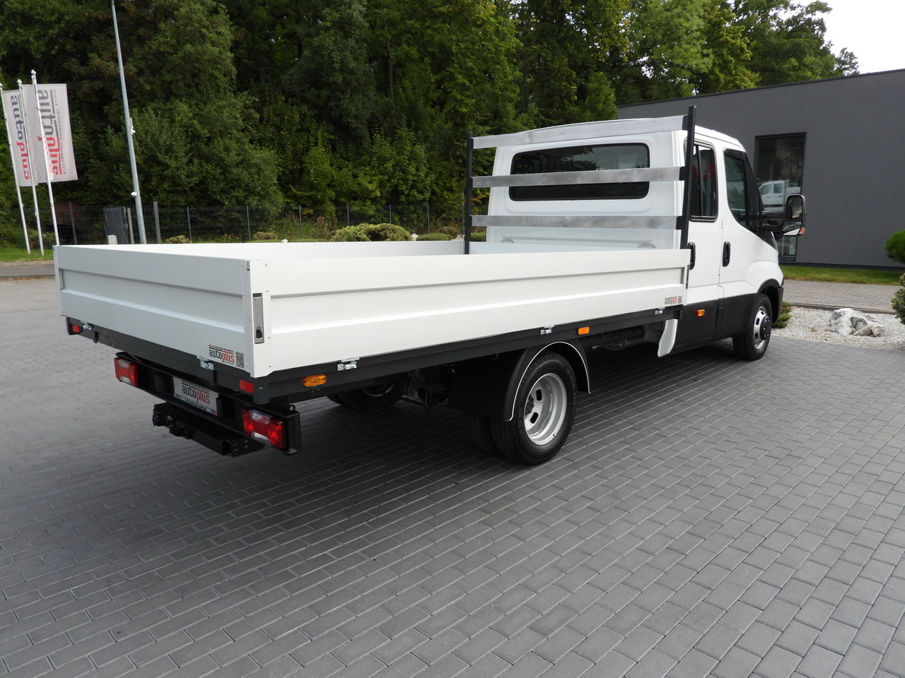 Combi van IVECO DAILY 35C17 STAKE BODY DOUBLE CABIN DOKA 7 SEATS CRUISE CONTROL TWIN WHEELS AIR CONDITIONING  170HP: picture 12 Combi van IVECO DAILY 35C17 STAKE BODY DOUBLE CABIN DOKA 7 SEATS CRUISE CONTROL TWIN WHEELS AIR CONDITIONING  170HP: picture 12
