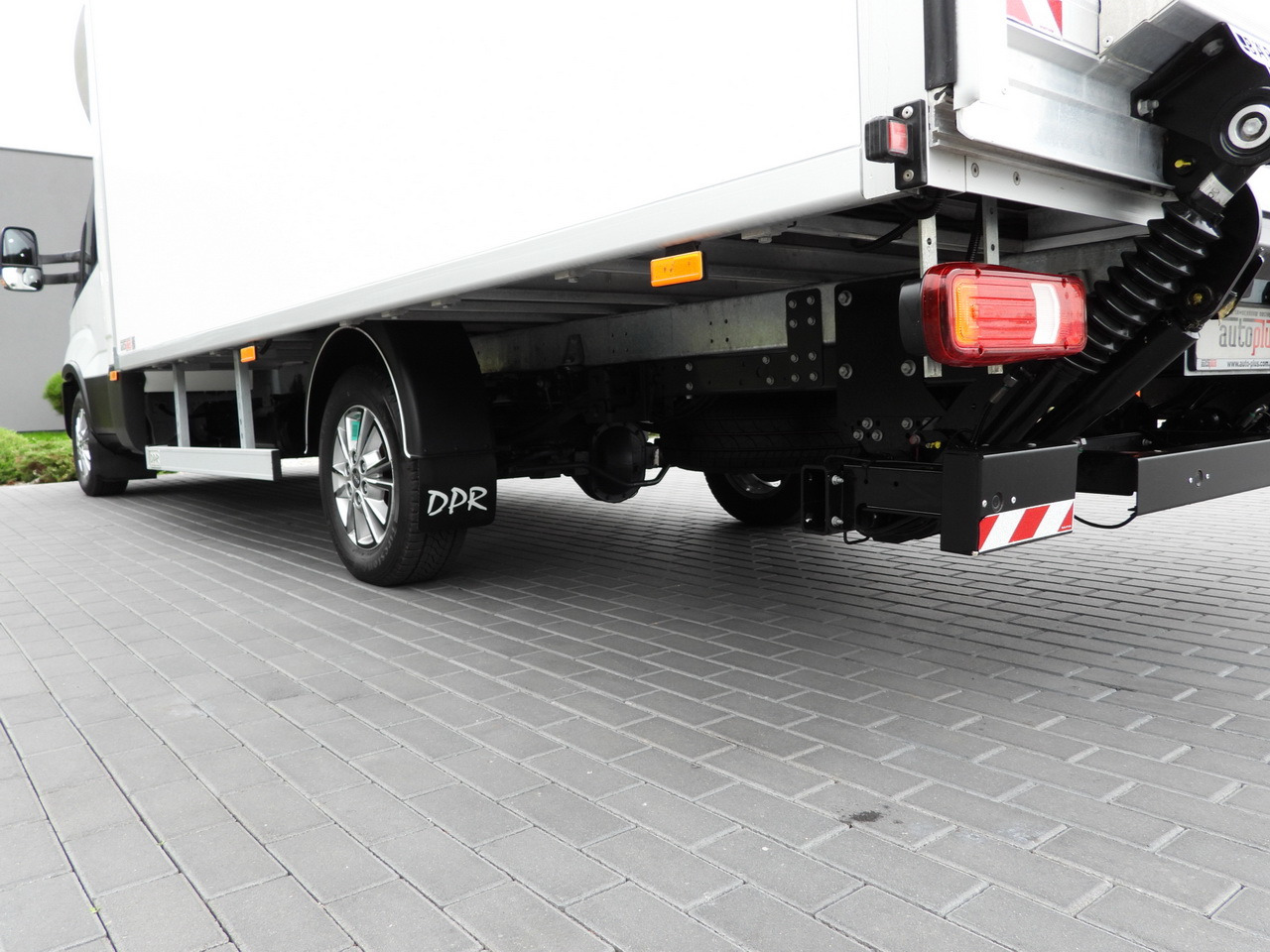 Box van IVECO DAILY 35S18 BOX HI-MATIC LIFT 8 PALLETS CRUISE CONTROL NAVIGATION LED LIGHTS PNEUMATICS AUTOMATIC TRANSMISSION HI-MATIC AIR CONDITIONING  180HP: picture 13 Box van IVECO DAILY 35S18 BOX HI-MATIC LIFT 8 PALLETS CRUISE CONTROL NAVIGATION LED LIGHTS PNEUMATICS AUTOMATIC TRANSMISSION HI-MATIC AIR CONDITIONING  180HP: picture 13