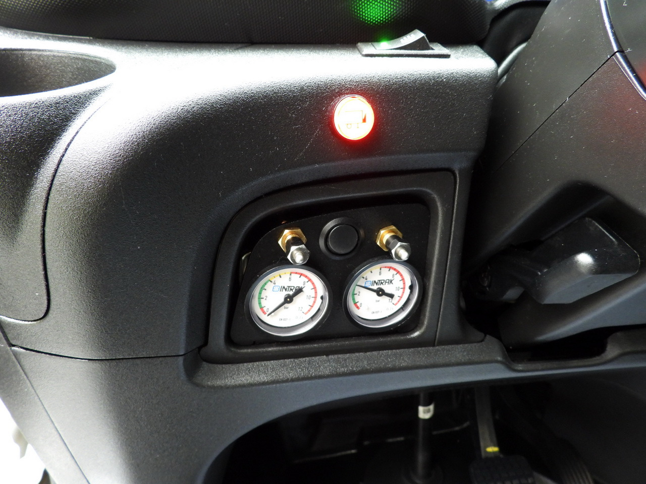 Box van IVECO DAILY 35S18 BOX HI-MATIC LIFT 8 PALLETS CRUISE CONTROL NAVIGATION LED LIGHTS PNEUMATICS AUTOMATIC TRANSMISSION HI-MATIC AIR CONDITIONING  180HP: picture 49 Box van IVECO DAILY 35S18 BOX HI-MATIC LIFT 8 PALLETS CRUISE CONTROL NAVIGATION LED LIGHTS PNEUMATICS AUTOMATIC TRANSMISSION HI-MATIC AIR CONDITIONING  180HP: picture 49