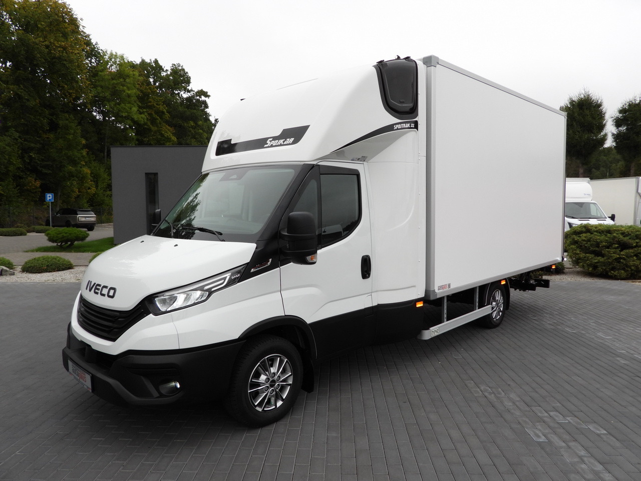 Box van IVECO DAILY 35S18 BOX HI-MATIC LIFT 8 PALLETS CRUISE CONTROL NAVIGATION LED LIGHTS PNEUMATICS AUTOMATIC TRANSMISSION HI-MATIC AIR CONDITIONING  180HP: picture 20 Box van IVECO DAILY 35S18 BOX HI-MATIC LIFT 8 PALLETS CRUISE CONTROL NAVIGATION LED LIGHTS PNEUMATICS AUTOMATIC TRANSMISSION HI-MATIC AIR CONDITIONING  180HP: picture 20