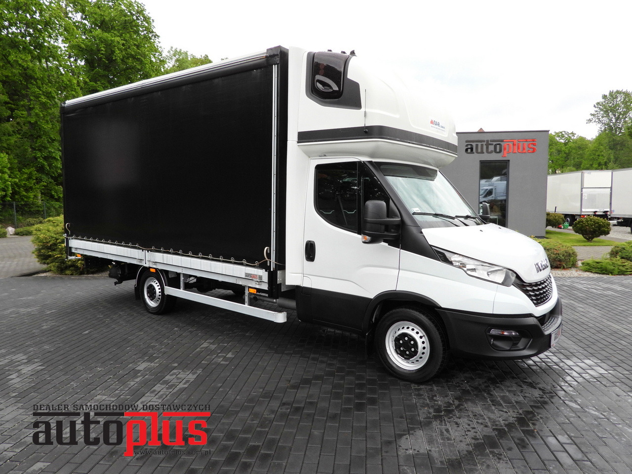 IVECO DAILY 35S18 TARPAULIN 10 PALLETS WEBASTO CRUISE CONTROL AIR CONDITIONING 180HP - Curtain side van: picture 1 IVECO DAILY 35S18 TARPAULIN 10 PALLETS WEBASTO CRUISE CONTROL AIR CONDITIONING 180HP - Curtain side van: picture 1