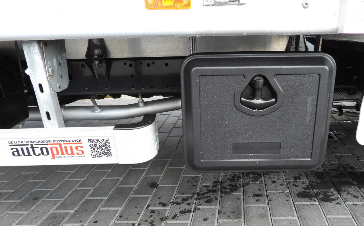 Lease a IVECO DAILY 35S18 TARPAULIN LIFT 8 PALLETS WEBASTO CRUISE CONTROL AIR CONDITIONING 180HP IVECO DAILY 35S18 TARPAULIN LIFT 8 PALLETS WEBASTO CRUISE CONTROL AIR CONDITIONING 180HP: picture 27 Lease a IVECO DAILY 35S18 TARPAULIN LIFT 8 PALLETS WEBASTO CRUISE CONTROL AIR CONDITIONING 180HP IVECO DAILY 35S18 TARPAULIN LIFT 8 PALLETS WEBASTO CRUISE CONTROL AIR CONDITIONING 180HP: picture 27