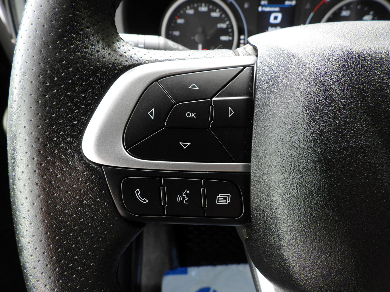 Lease a IVECO DAILY 35S18 TARPAULIN LIFT 8 PALLETS WEBASTO CRUISE CONTROL AIR CONDITIONING 180HP IVECO DAILY 35S18 TARPAULIN LIFT 8 PALLETS WEBASTO CRUISE CONTROL AIR CONDITIONING 180HP: picture 37 Lease a IVECO DAILY 35S18 TARPAULIN LIFT 8 PALLETS WEBASTO CRUISE CONTROL AIR CONDITIONING 180HP IVECO DAILY 35S18 TARPAULIN LIFT 8 PALLETS WEBASTO CRUISE CONTROL AIR CONDITIONING 180HP: picture 37