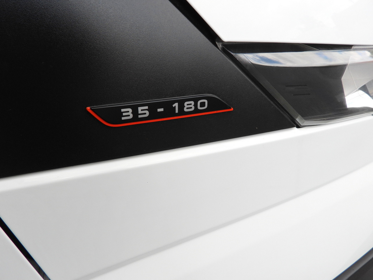 Lease a IVECO DAILY 35S18 TARPAULIN LIFT 8 PALLETS WEBASTO CRUISE CONTROL AIR CONDITIONING 180HP IVECO DAILY 35S18 TARPAULIN LIFT 8 PALLETS WEBASTO CRUISE CONTROL AIR CONDITIONING 180HP: picture 21 Lease a IVECO DAILY 35S18 TARPAULIN LIFT 8 PALLETS WEBASTO CRUISE CONTROL AIR CONDITIONING 180HP IVECO DAILY 35S18 TARPAULIN LIFT 8 PALLETS WEBASTO CRUISE CONTROL AIR CONDITIONING 180HP: picture 21