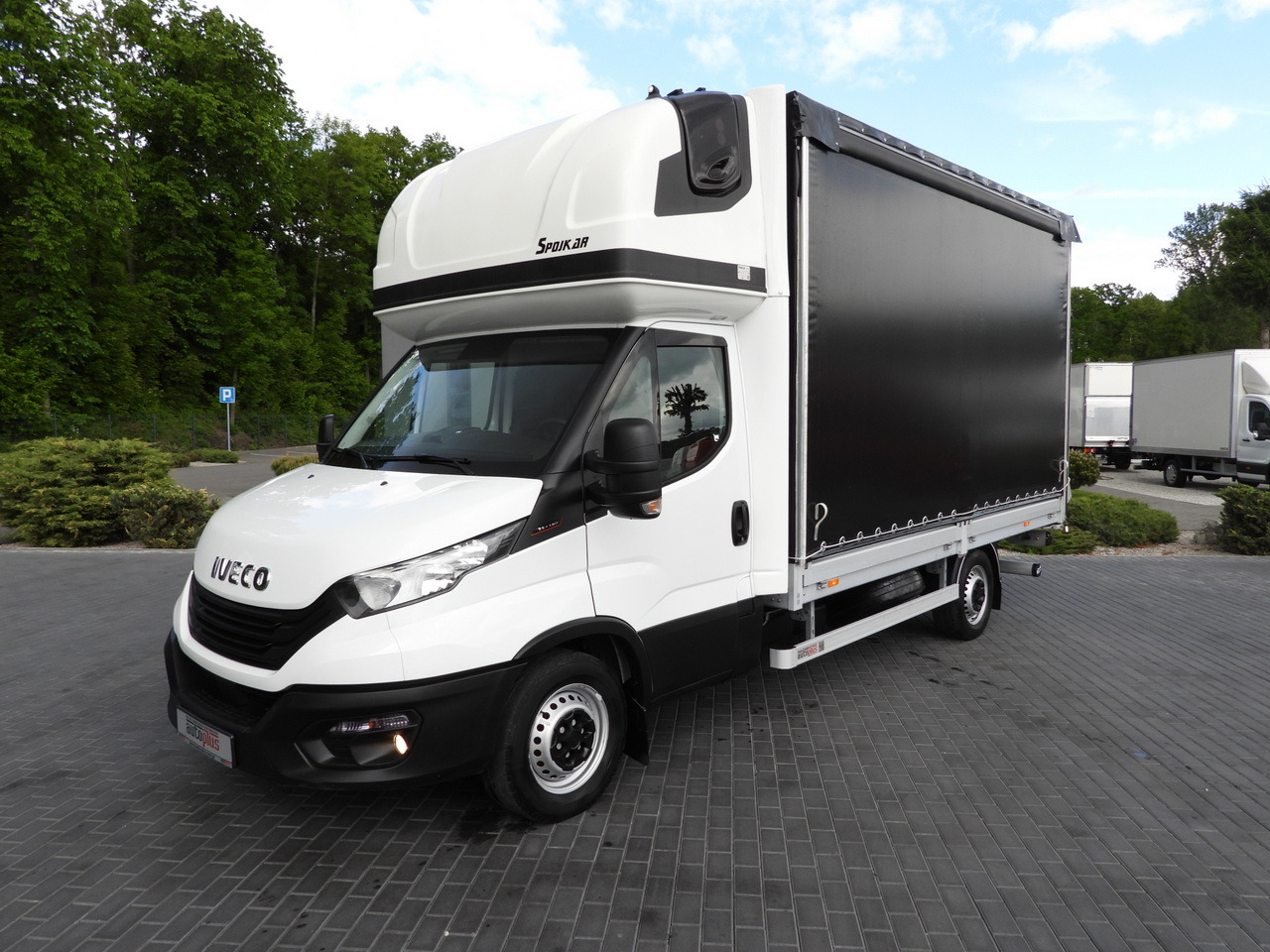 Lease a IVECO DAILY 35S18 TARPAULIN LIFT 8 PALLETS WEBASTO CRUISE CONTROL AIR CONDITIONING 180HP IVECO DAILY 35S18 TARPAULIN LIFT 8 PALLETS WEBASTO CRUISE CONTROL AIR CONDITIONING 180HP: picture 19 Lease a IVECO DAILY 35S18 TARPAULIN LIFT 8 PALLETS WEBASTO CRUISE CONTROL AIR CONDITIONING 180HP IVECO DAILY 35S18 TARPAULIN LIFT 8 PALLETS WEBASTO CRUISE CONTROL AIR CONDITIONING 180HP: picture 19