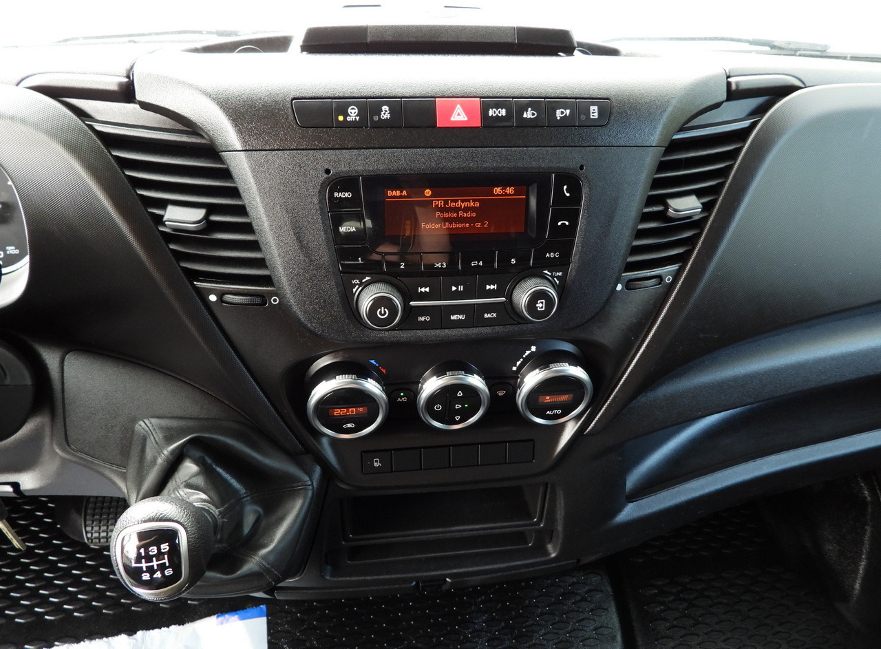 Lease a IVECO DAILY 35S18 TARPAULIN LIFT 8 PALLETS WEBASTO CRUISE CONTROL AIR CONDITIONING 180HP IVECO DAILY 35S18 TARPAULIN LIFT 8 PALLETS WEBASTO CRUISE CONTROL AIR CONDITIONING 180HP: picture 41 Lease a IVECO DAILY 35S18 TARPAULIN LIFT 8 PALLETS WEBASTO CRUISE CONTROL AIR CONDITIONING 180HP IVECO DAILY 35S18 TARPAULIN LIFT 8 PALLETS WEBASTO CRUISE CONTROL AIR CONDITIONING 180HP: picture 41