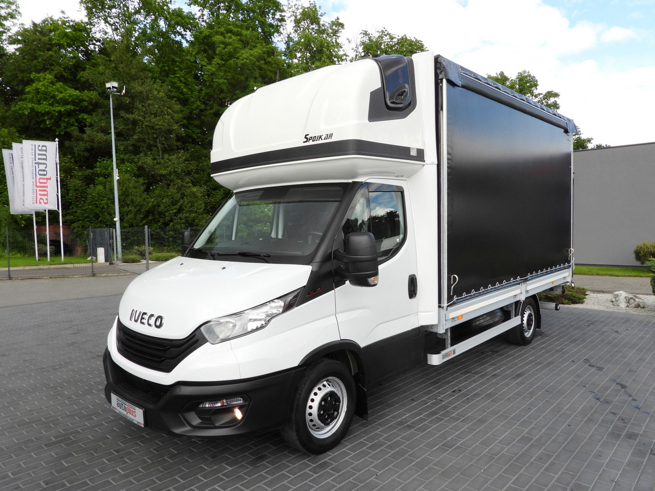 Lease a IVECO DAILY 35S18 TARPAULIN LIFT 8 PALLETS WEBASTO CRUISE CONTROL AIR CONDITIONING 180HP IVECO DAILY 35S18 TARPAULIN LIFT 8 PALLETS WEBASTO CRUISE CONTROL AIR CONDITIONING 180HP: picture 6 Lease a IVECO DAILY 35S18 TARPAULIN LIFT 8 PALLETS WEBASTO CRUISE CONTROL AIR CONDITIONING 180HP IVECO DAILY 35S18 TARPAULIN LIFT 8 PALLETS WEBASTO CRUISE CONTROL AIR CONDITIONING 180HP: picture 6