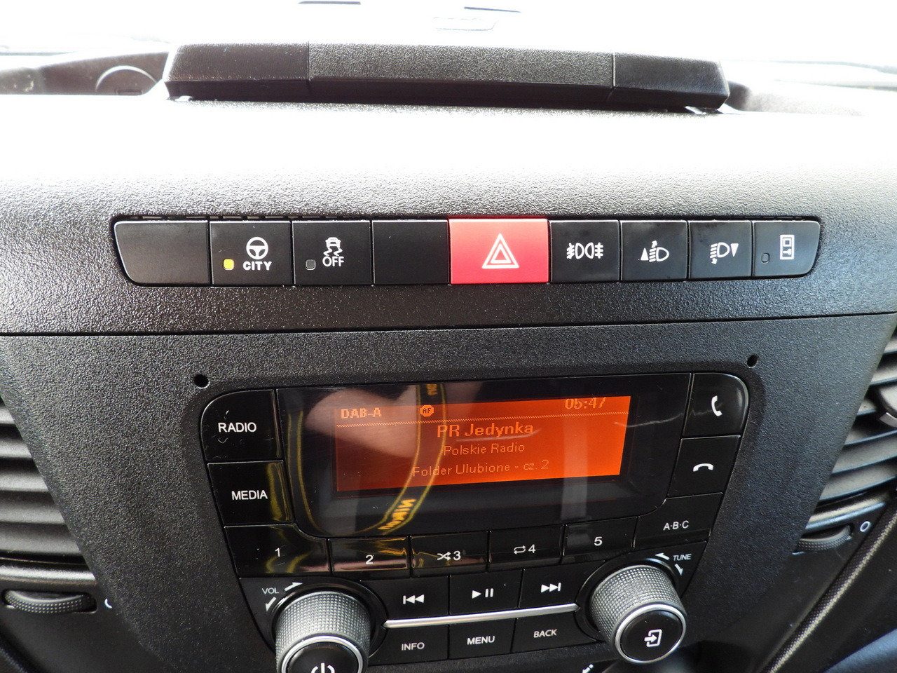 Lease a IVECO DAILY 35S18 TARPAULIN LIFT 8 PALLETS WEBASTO CRUISE CONTROL AIR CONDITIONING 180HP IVECO DAILY 35S18 TARPAULIN LIFT 8 PALLETS WEBASTO CRUISE CONTROL AIR CONDITIONING 180HP: picture 42 Lease a IVECO DAILY 35S18 TARPAULIN LIFT 8 PALLETS WEBASTO CRUISE CONTROL AIR CONDITIONING 180HP IVECO DAILY 35S18 TARPAULIN LIFT 8 PALLETS WEBASTO CRUISE CONTROL AIR CONDITIONING 180HP: picture 42