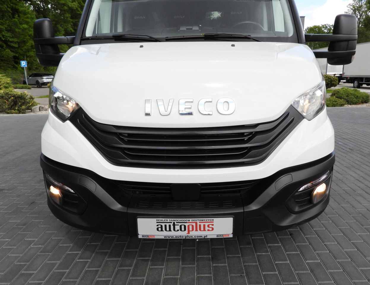Lease a IVECO DAILY 35S18 TARPAULIN LIFT 8 PALLETS WEBASTO CRUISE CONTROL AIR CONDITIONING 180HP IVECO DAILY 35S18 TARPAULIN LIFT 8 PALLETS WEBASTO CRUISE CONTROL AIR CONDITIONING 180HP: picture 15 Lease a IVECO DAILY 35S18 TARPAULIN LIFT 8 PALLETS WEBASTO CRUISE CONTROL AIR CONDITIONING 180HP IVECO DAILY 35S18 TARPAULIN LIFT 8 PALLETS WEBASTO CRUISE CONTROL AIR CONDITIONING 180HP: picture 15