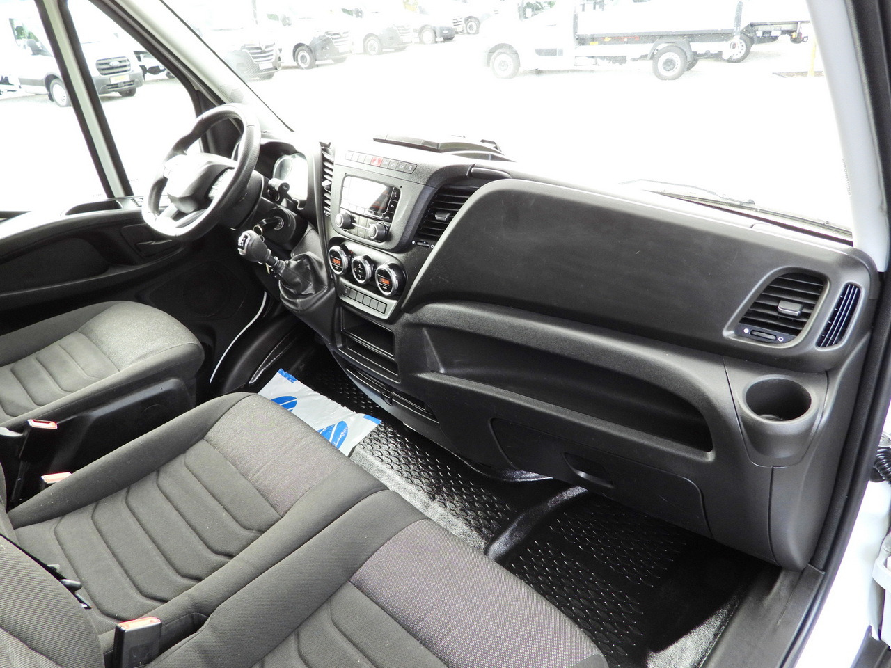 Lease a IVECO DAILY 35S18 TARPAULIN LIFT 8 PALLETS WEBASTO CRUISE CONTROL AIR CONDITIONING 180HP IVECO DAILY 35S18 TARPAULIN LIFT 8 PALLETS WEBASTO CRUISE CONTROL AIR CONDITIONING 180HP: picture 46 Lease a IVECO DAILY 35S18 TARPAULIN LIFT 8 PALLETS WEBASTO CRUISE CONTROL AIR CONDITIONING 180HP IVECO DAILY 35S18 TARPAULIN LIFT 8 PALLETS WEBASTO CRUISE CONTROL AIR CONDITIONING 180HP: picture 46